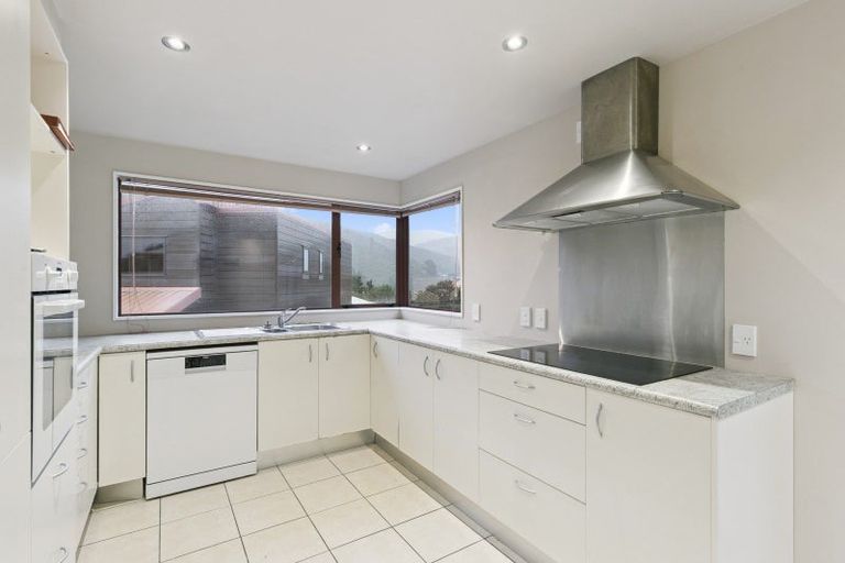 Photo of property in 14b Domanski Crescent, Owhiro Bay, Wellington, 6023