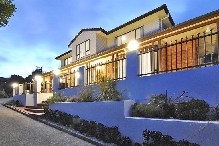 Photo of property in 15 Otamarau Grove, Maungaraki, Lower Hutt, 5010