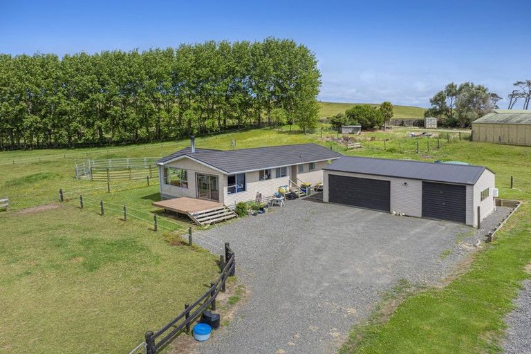 Photo of property in 47 Crosland Road, South Head, Helensville, 0874
