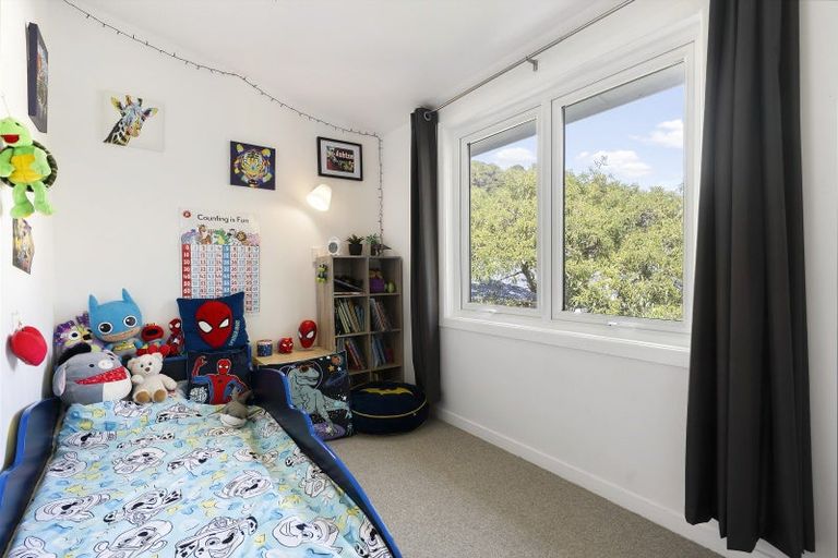 Photo of property in 25 Marine Parade, Eastbourne, Lower Hutt, 5013