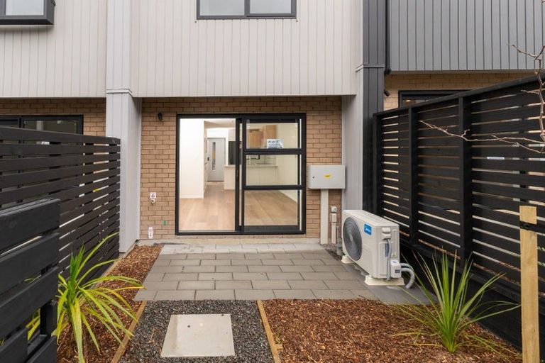 Photo of property in 8/327 Glengarry Road, Glen Eden, Auckland, 0602