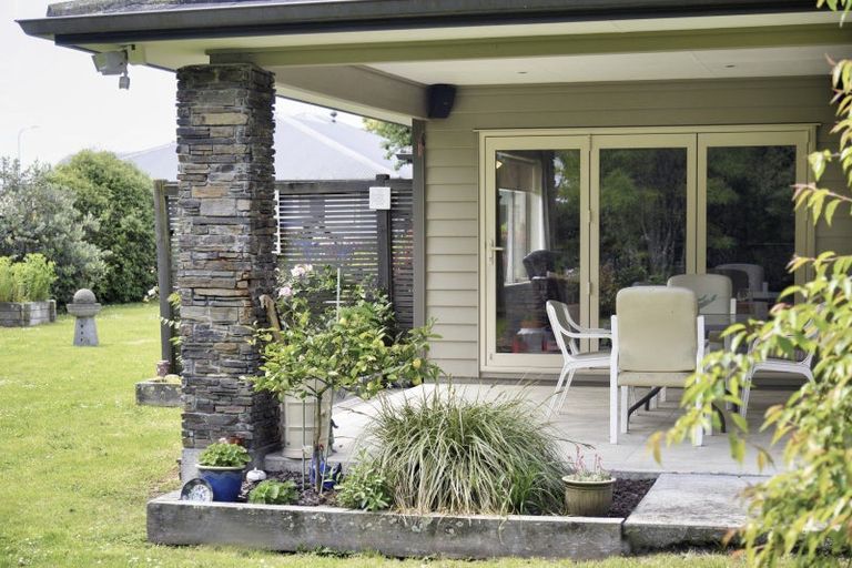 Photo of property in 5 Tararua Crescent, Carterton, 5713