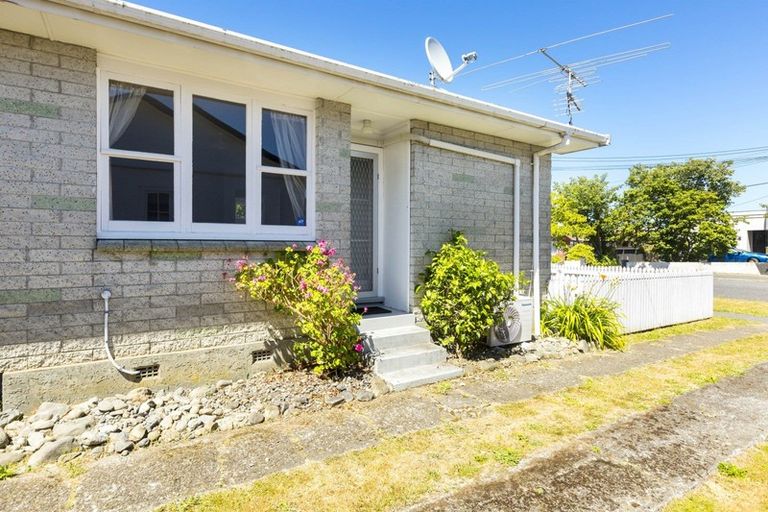 Photo of property in 1/4 Henry Street, Ebdentown, Upper Hutt, 5018