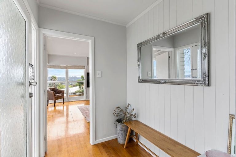 Photo of property in 3 Mayall Avenue, Beach Haven, Auckland, 0626