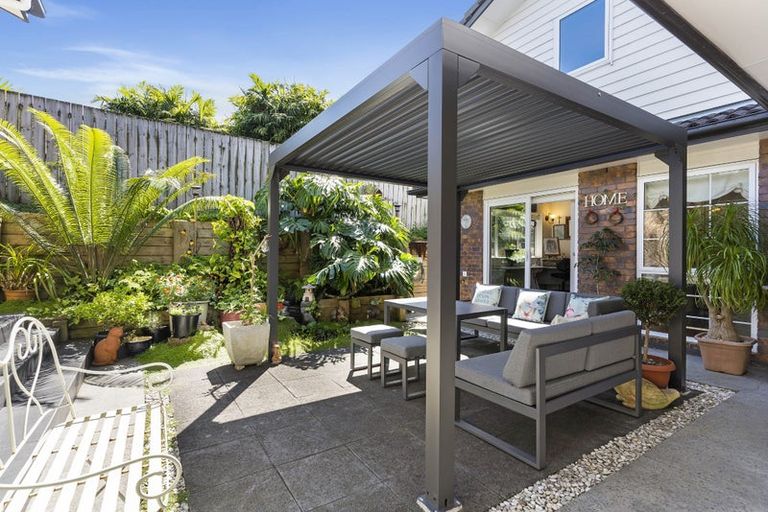 Photo of property in 74 Travis View Drive, Fairview Heights, Auckland, 0632