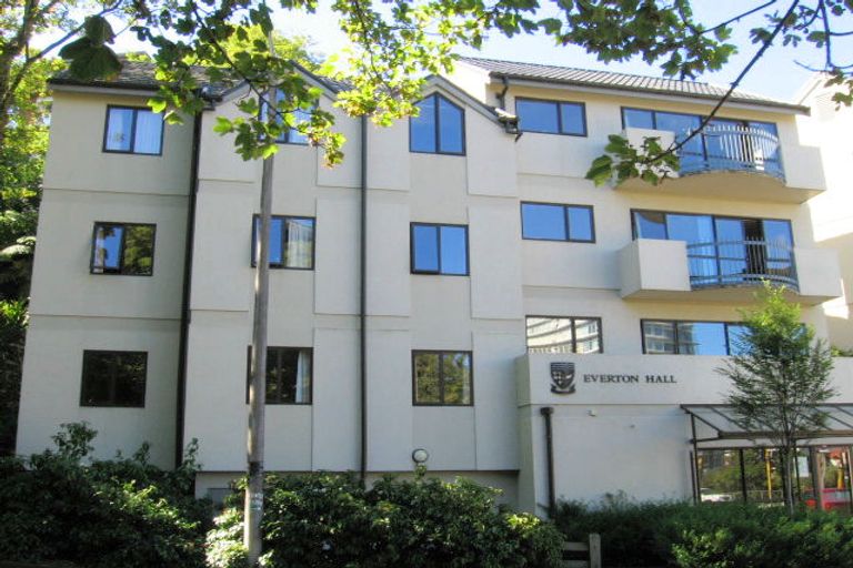 Photo of property in Everton Hall, 8 Everton Terrace, Kelburn, Wellington, 6012