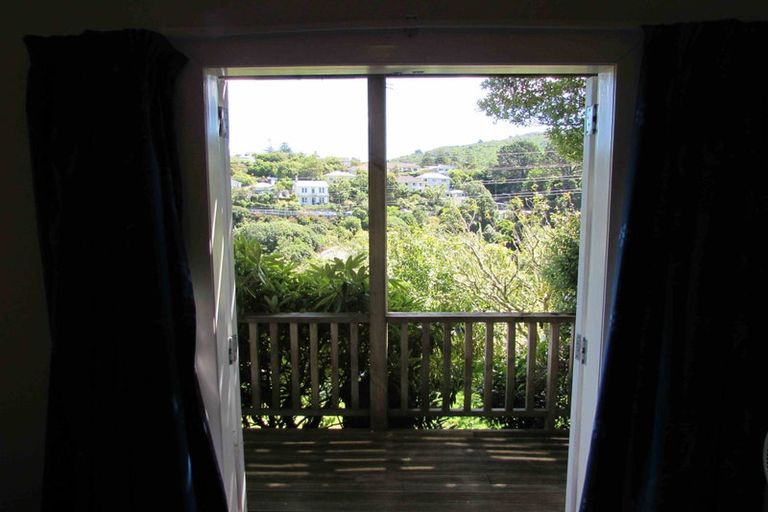 Photo of property in 33 Creswick Terrace, Northland, Wellington, 6012