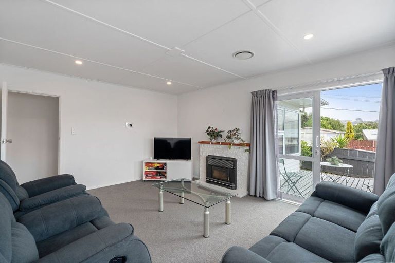 Photo of property in 3 Catherine Crescent, Paparangi, Wellington, 6037