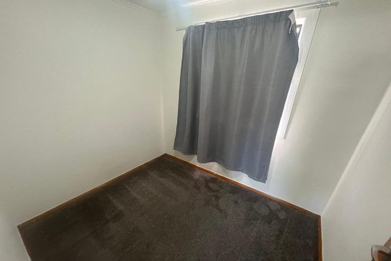 Photo of property in 11 Springside Place, New Lynn, Auckland, 0600