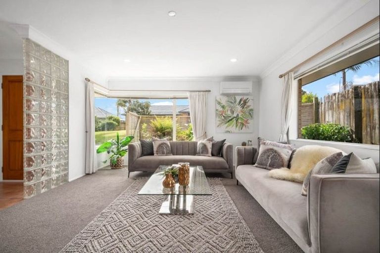 Photo of property in 2/12 Nakhle Place, Manurewa, Auckland, 2105