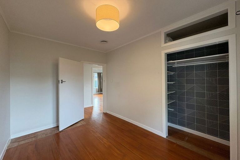 Photo of property in 17b Brookfield Road, Te Atatu Peninsula, Auckland, 0610