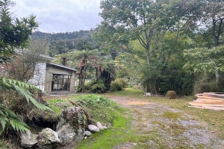 Photo of property in 67 Main Road, Harihari, 7884