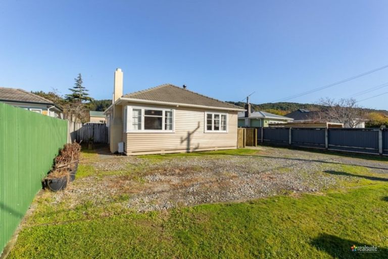 Photo of property in 80 Main Road, Wainuiomata, Lower Hutt, 5014