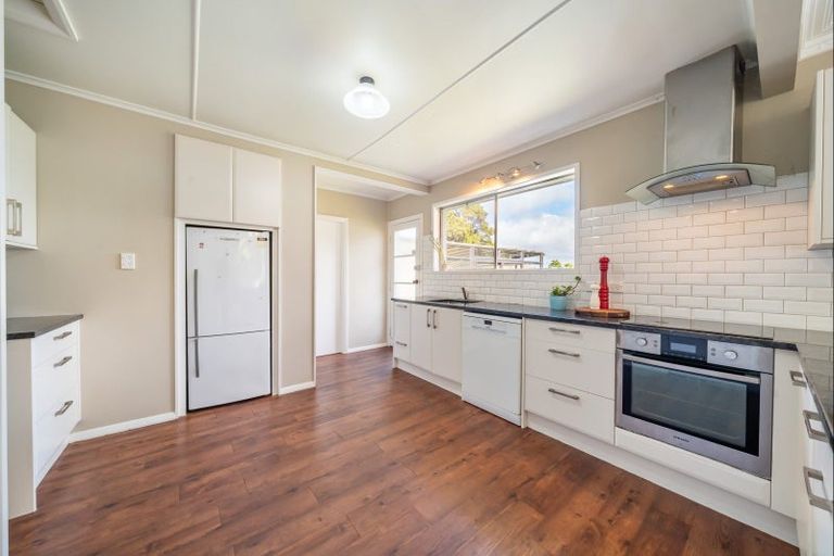 Photo of property in 6 Cruickshank Road, Clouston Park, Upper Hutt, 5018