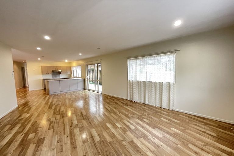 Photo of property in 14a Cypress Place, Sunnynook, Auckland, 0620