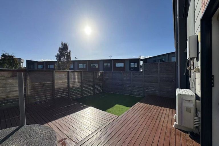 Photo of property in 48 Bordeaux Parade, Te Atatu South, Auckland, 0610