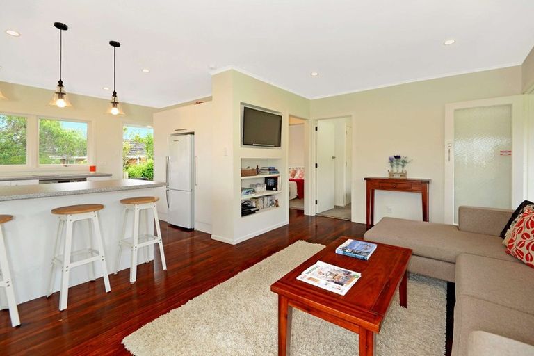 Photo of property in 1/43 Tramway Road, Beach Haven, Auckland, 0626