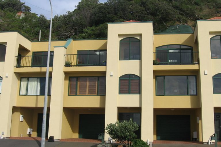 Photo of property in 8/148 Evans Bay Parade, Roseneath, Wellington, 6021