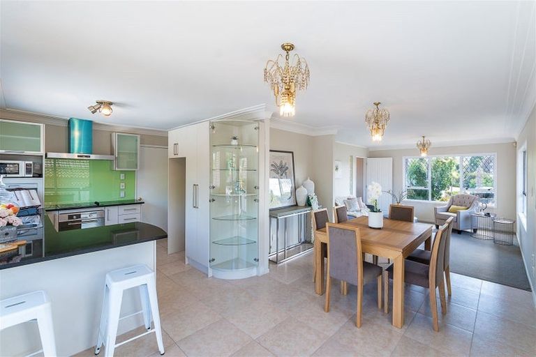 Photo of property in 2/200 Onewa Road, Birkenhead, Auckland, 0626