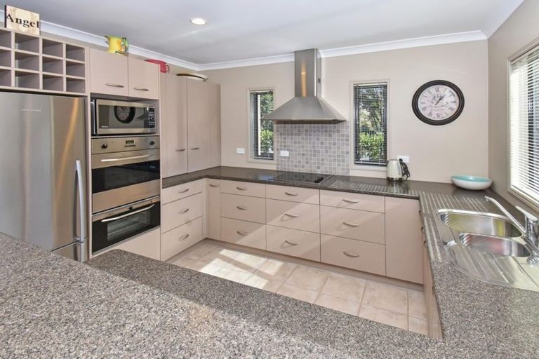 Photo of property in 150 Charles Prevost Drive, The Gardens, Auckland, 2105