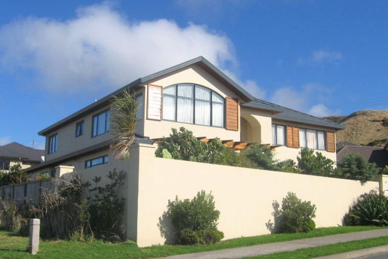 Photo of property in 18 Tattenhall Grove, Churton Park, Wellington, 6037