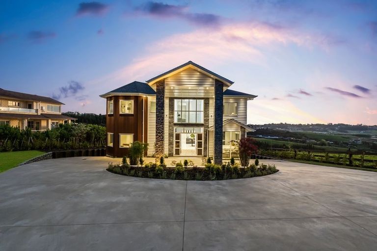 Photo of property in 26 Michael Bosher Way, Flat Bush, Auckland, 2019