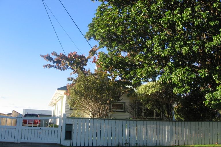 Photo of property in 13 Guthrie Street, Waterloo, Lower Hutt, 5011