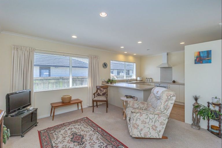 Photo of property in 66 Weraroa Road, Levin, 5510