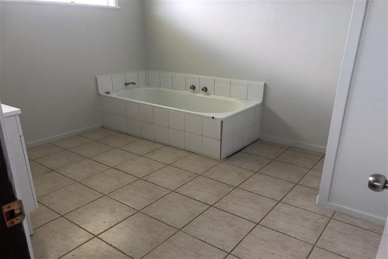 Photo of property in 108 Te Atatu Road, Te Atatu South, Auckland, 0610