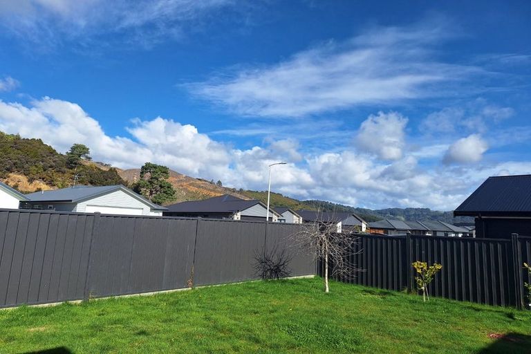 Photo of property in 10 Salisbury Crescent, Wallaceville, Upper Hutt, 5018