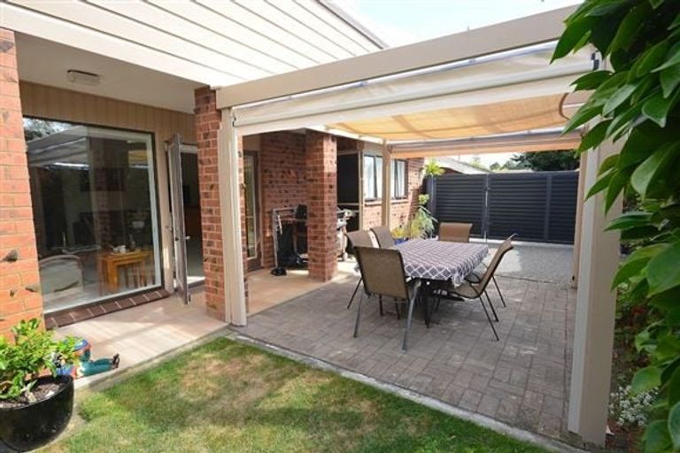 Photo of property in 17a Kowhai Grove, Waikanae, 5036