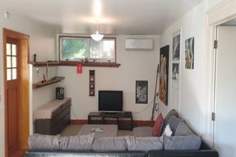 Photo of property in 28 Compton Street, Hillcrest, Auckland, 0627