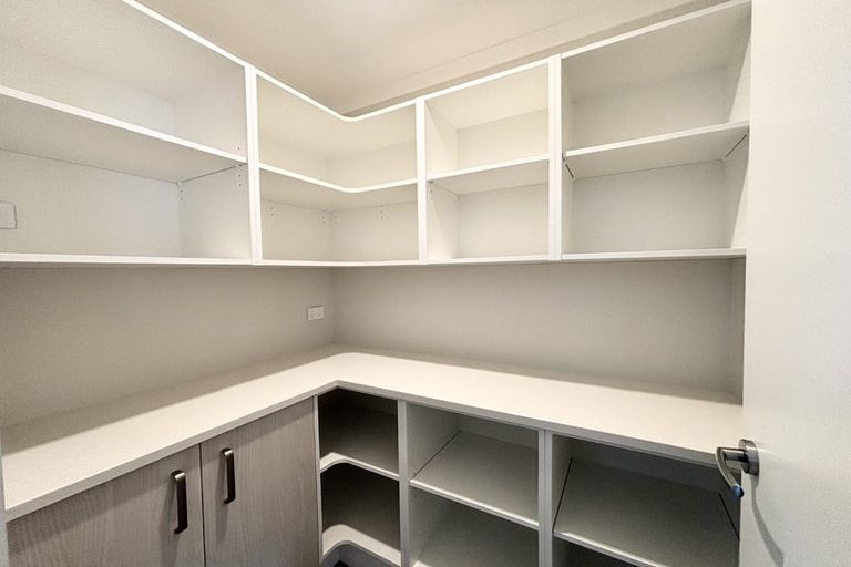 Photo of property in 5 Rewarewa Way, Timberlea, Upper Hutt, 5018