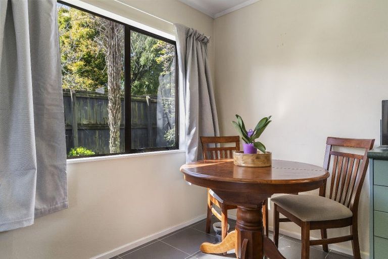 Photo of property in 1/98 Barrys Road, Glendene, Auckland, 0602