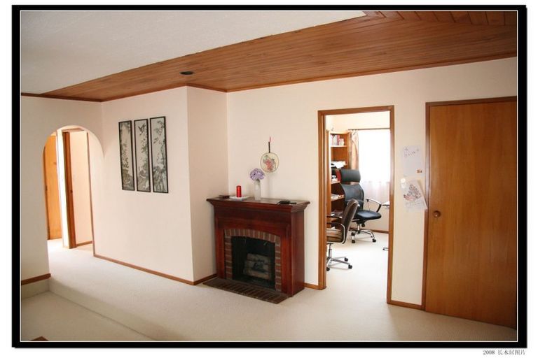 Photo of property in 15 Longwood Place, Forrest Hill, Auckland, 0620