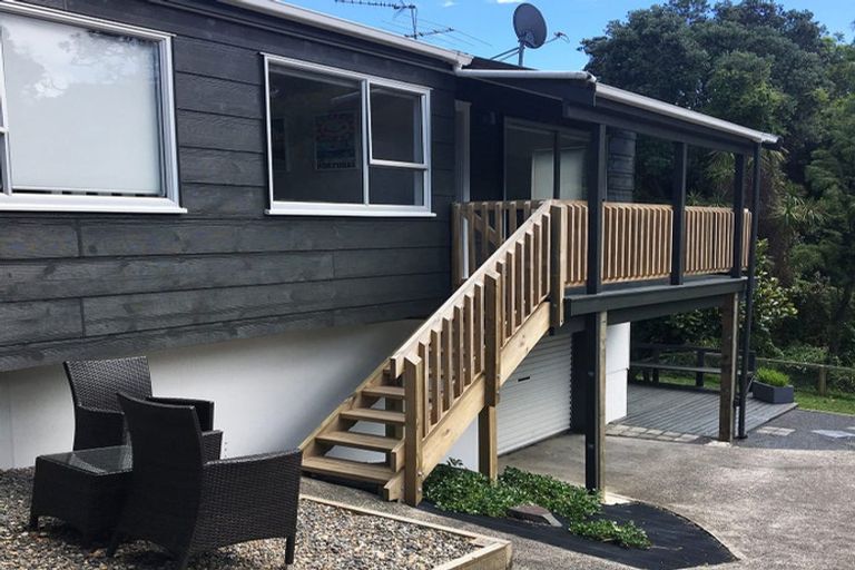 Photo of property in 2/9 Scarlock Avenue, Browns Bay, Auckland, 0630