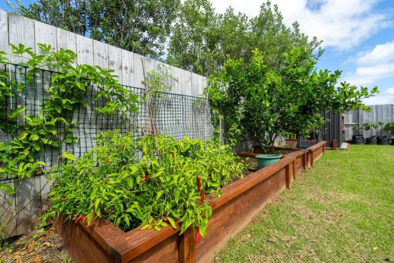 Photo of property in 67 Kaurinui Crescent, One Tree Point, 0118