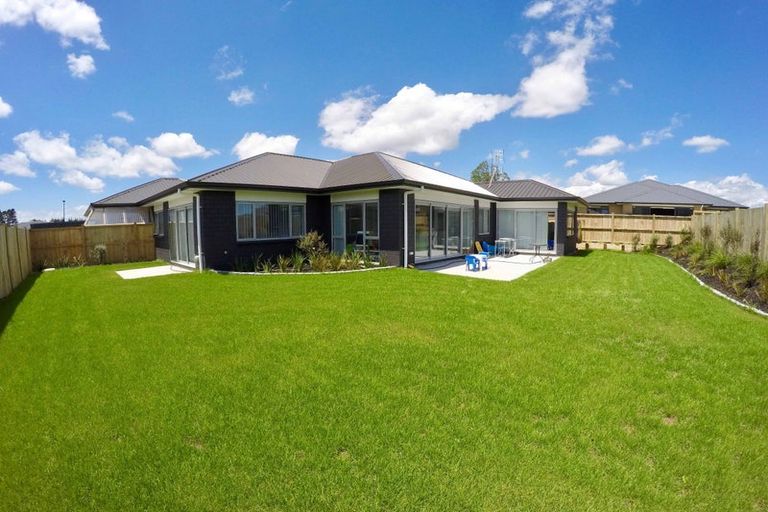 Photo of property in 10 Tilly Lane, Huapai, Kumeu, 0810