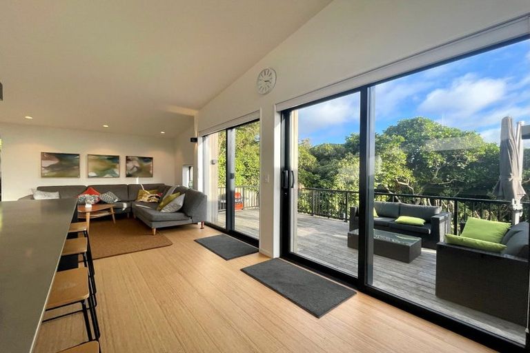 Photo of property in 137a Nevay Road, Miramar, Wellington, 6022