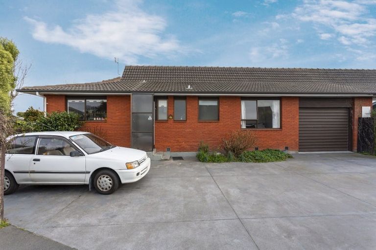 Photo of property in 1/16b Montclare Avenue, Ilam, Christchurch, 8041