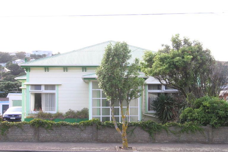 Photo of property in 21 Derwent Street, Island Bay, Wellington, 6023
