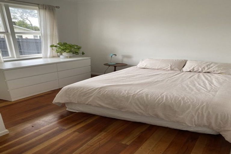 Photo of property in 10 Birdwood Road, Swanson, Auckland, 0612