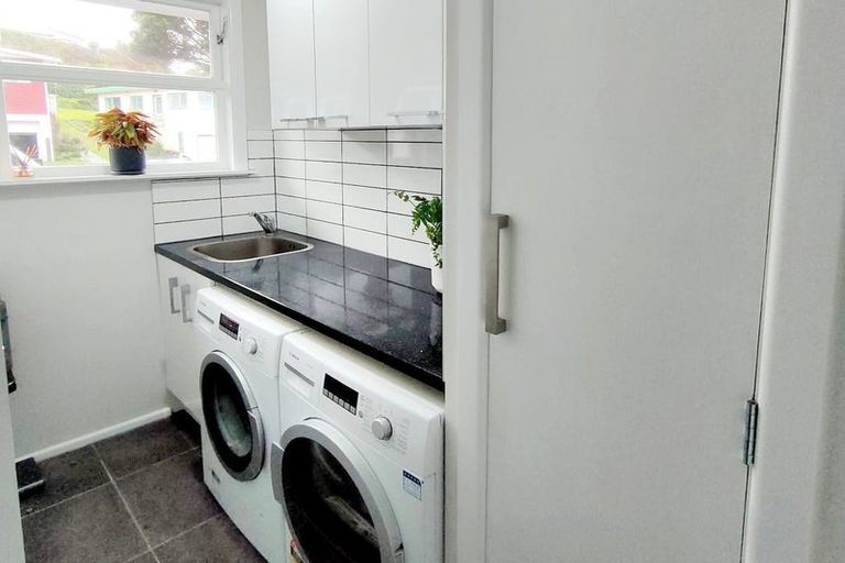 Photo of property in 17 Acacia Avenue, Maungaraki, Lower Hutt, 5010