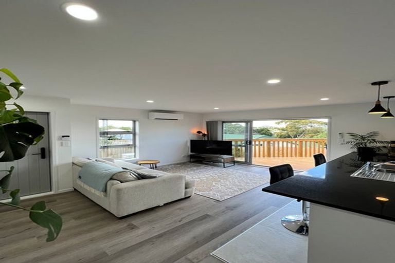 Photo of property in 78a Lincoln Park Avenue, Massey, Auckland, 0614