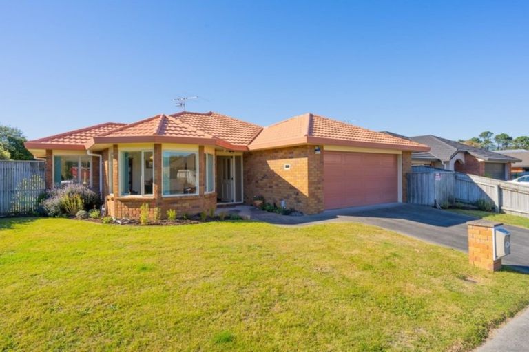Photo of property in 35 Campion Road, Waikanae Beach, Waikanae, 5036