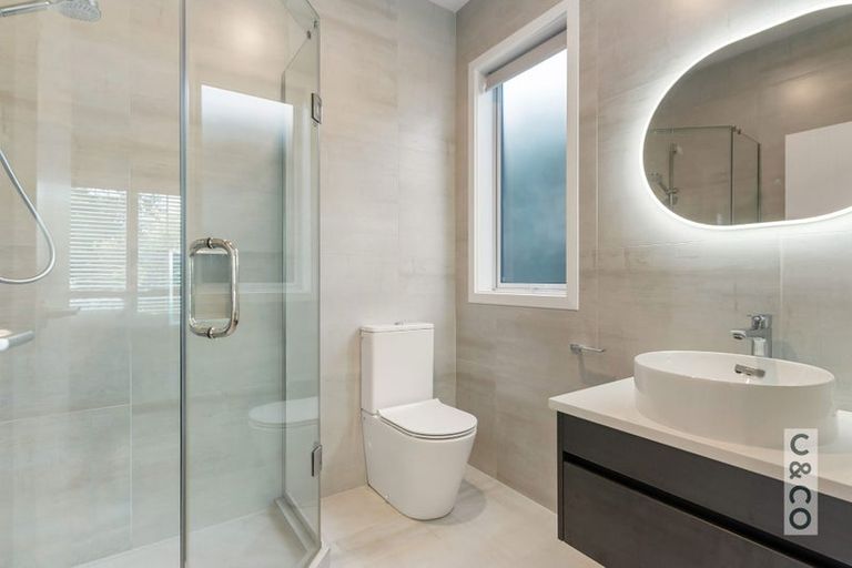 Photo of property in 37 Nobilo Road, Kumeu, 0810