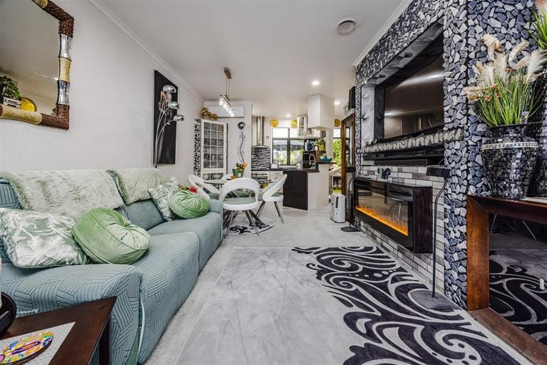 Photo of property in Tuscany Towers, 12/1 Ambrico Place, New Lynn, Auckland, 0600