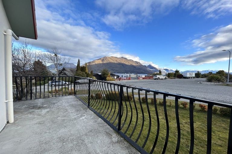 Photo of property in 49 Cedar Drive, Kelvin Heights, Queenstown, 9300