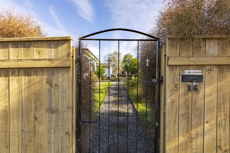 Photo of property in 16 Tavistock Road, Waipukurau, 4200