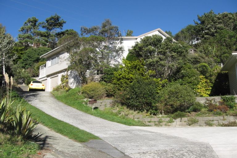 Photo of property in 33 Omega Street, Newlands, Wellington, 6037